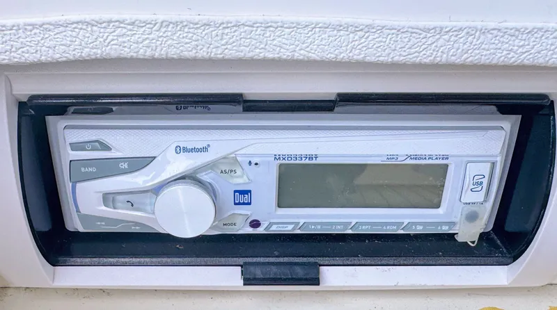 Slide: The Image of Bluetooth media player in Silverton 39 Motor Yacht 2002. - 26