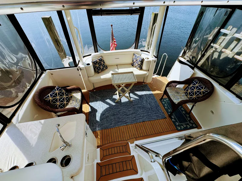 Slide: The Image of Interior of 2002 Silverton 39 Motor Yacht with stylish seating area. - 27