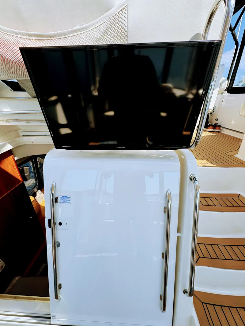Slide: The Image of Interior of a 2002 Silverton 39 Motor Yacht with TV. - 32
