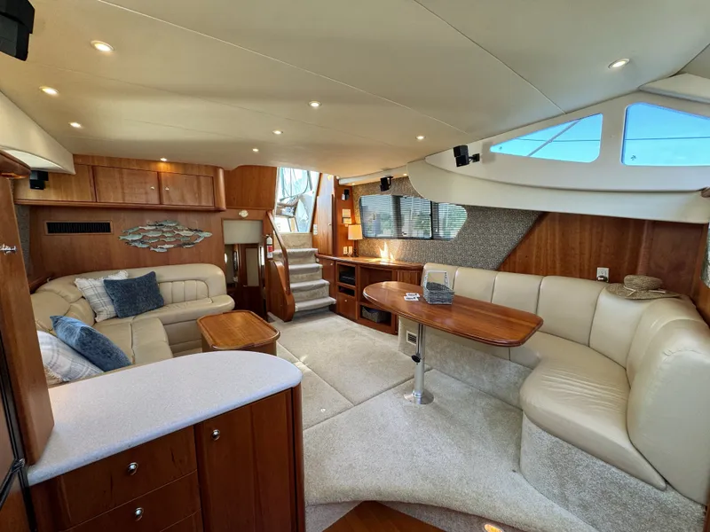 Slide: The Image of Interior of 2002 Silverton 39 Motor Yacht, luxurious and spacious. - 45