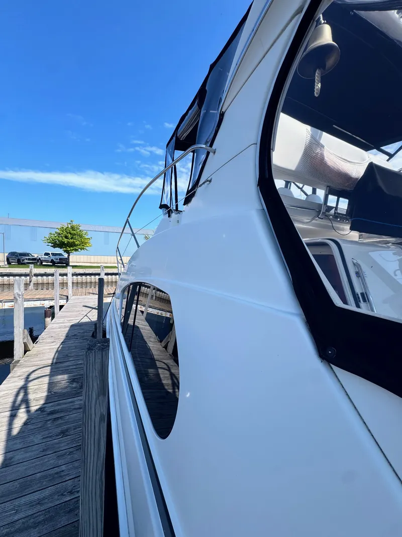 Slide: The Image of 2002 Silverton 39 Motor Yacht docked under clear blue sky. - 5
