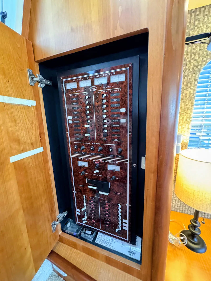 Slide: The Image of Silverton 39 Motor Yacht 2002 - 65
