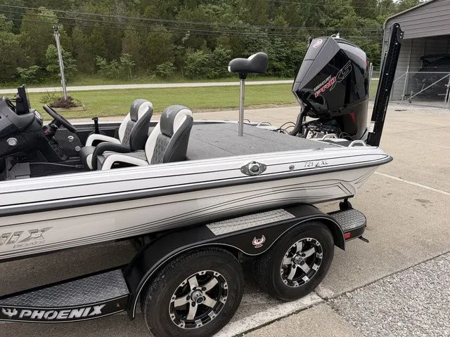 Slide: The Image of Phoenix Bass Boat 721 ZXL 2025 - 13