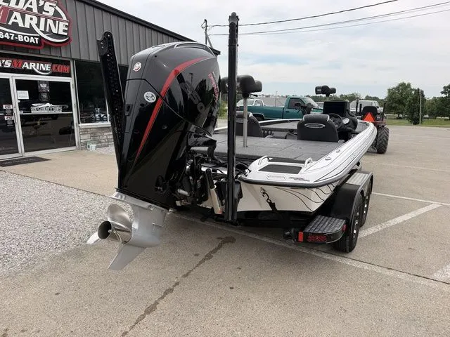 Slide: The Image of Phoenix Bass Boat 721 ZXL 2025 - 2