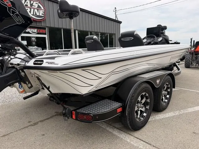 Slide: The Image of Phoenix Bass Boat 721 ZXL 2025 - 4