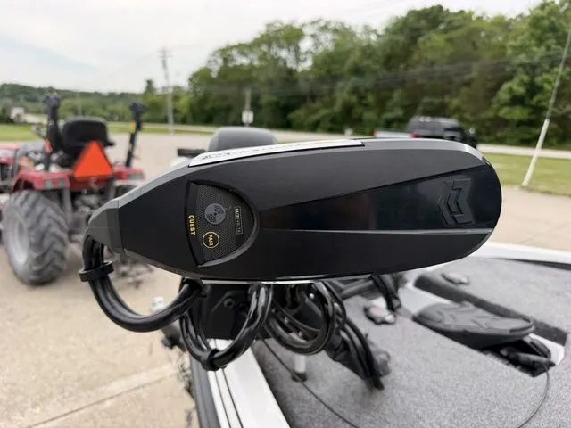 Slide: The Image of Phoenix Bass Boat 721 ZXL 2025 - 9