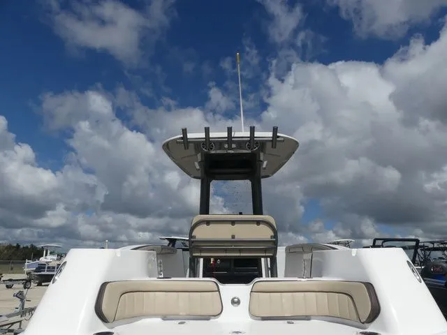 Slide: The Image of Yamaha 252 FSH Sport 2021 against a blue sky. - 4