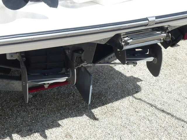 Slide: The Image of Rear view of a 2021 Yamaha 252 FSH Sport Center Console boat. - 5