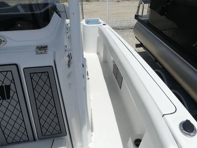 Slide: The Image of Interior view of the 2023 Wellcraft 222 Fisherman boat deck. - 17
