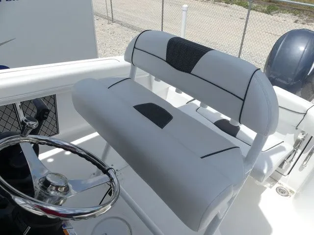 Slide: The Image of Interior view of 2023 Wellcraft 222 Fisherman boat with white seating. - 18