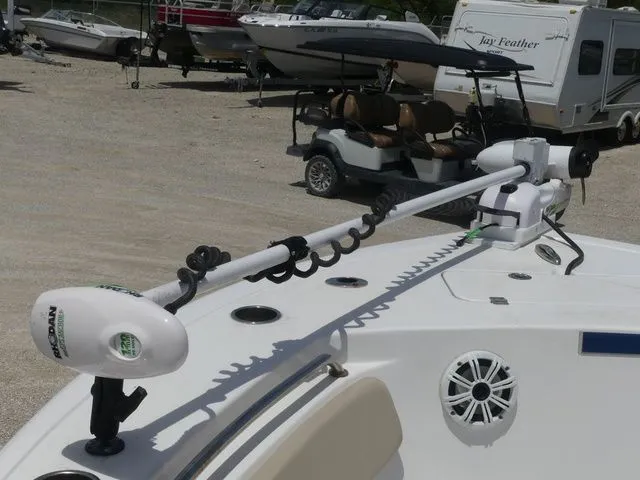 Slide: The Image of 2018 Tidewater 22 LXF boat with Minn Kota trolling motor. - 19