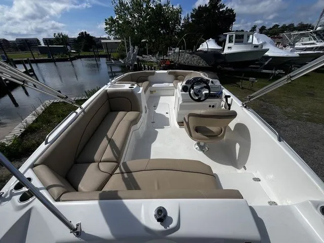 Slide: The Image of NauticStar 193 SC 2020 - 11