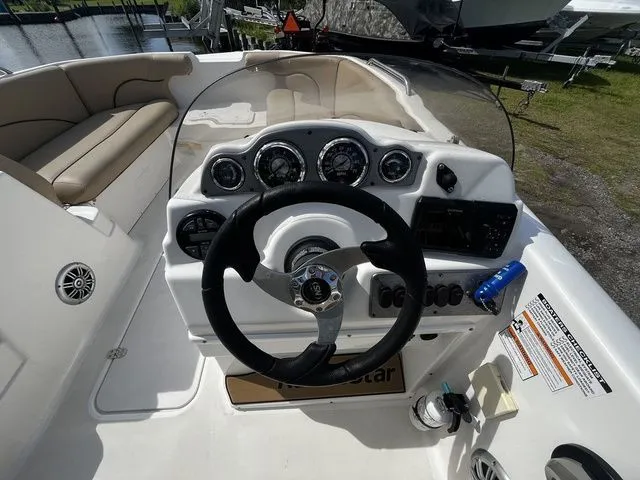 Slide: The Image of NauticStar 193 SC 2020 - 9