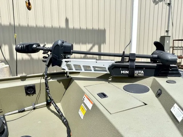 Slide: The Image of Lowe Multi-Species Series Stryker 16 SS 2015 - 3