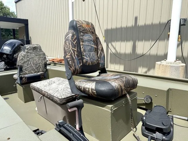 Slide: The Image of Lowe Multi-Species Series Stryker 16 SS 2015 - 4