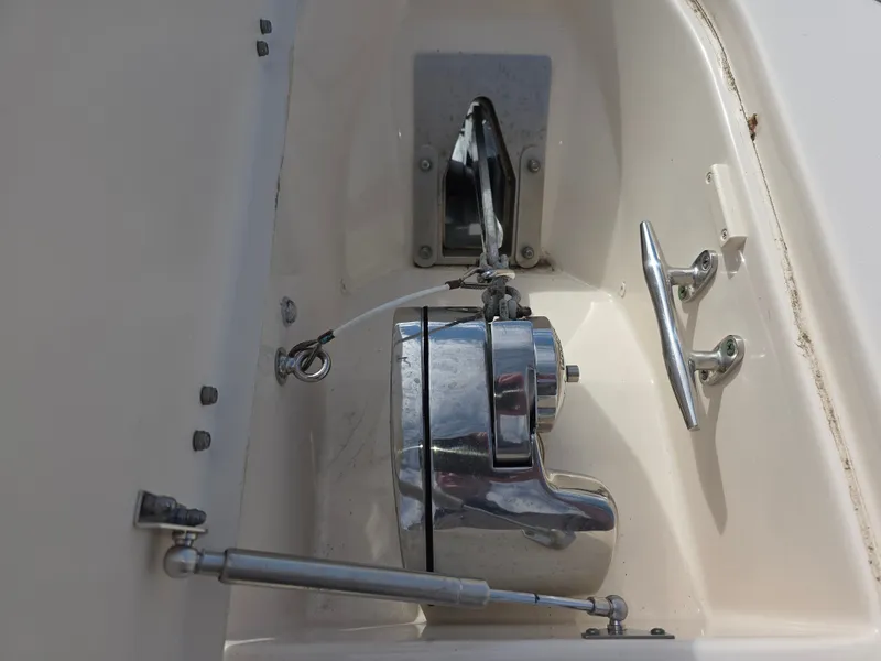 Slide: The Image of Anchor windlass on a 2019 Grady-White Freedom 275 boat. - 33