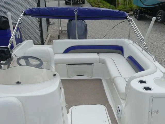 Slide: The Image of Hurricane Sundeck Sport 2012 - 19