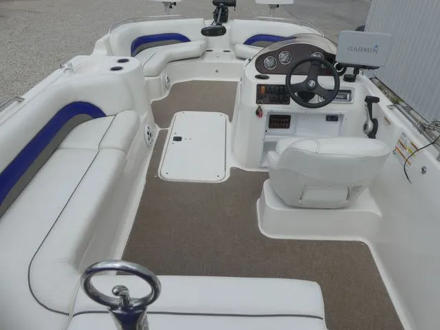 Slide: The Image of Hurricane Sundeck Sport 2012 - 23