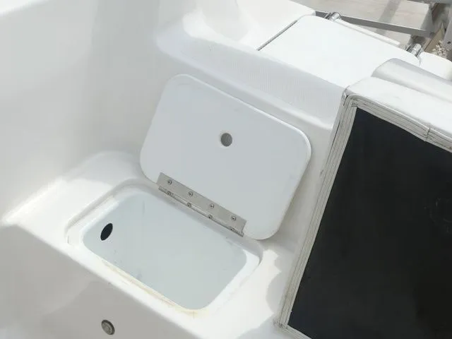 Slide: The Image of Hurricane Sundeck Sport 2012 - 40
