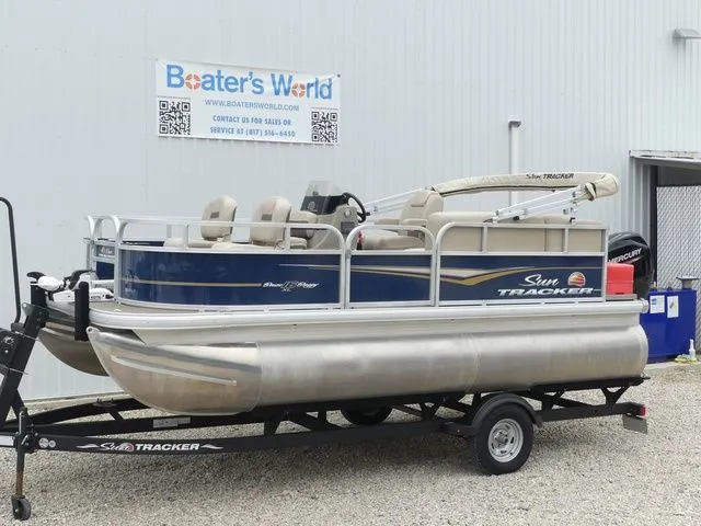 The Image of Sun Tracker Party Barge 20 DLX 2019 - 1