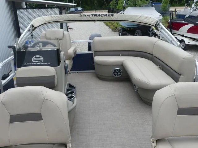 Slide: The Image of Sun Tracker Party Barge 20 DLX 2019 - 18