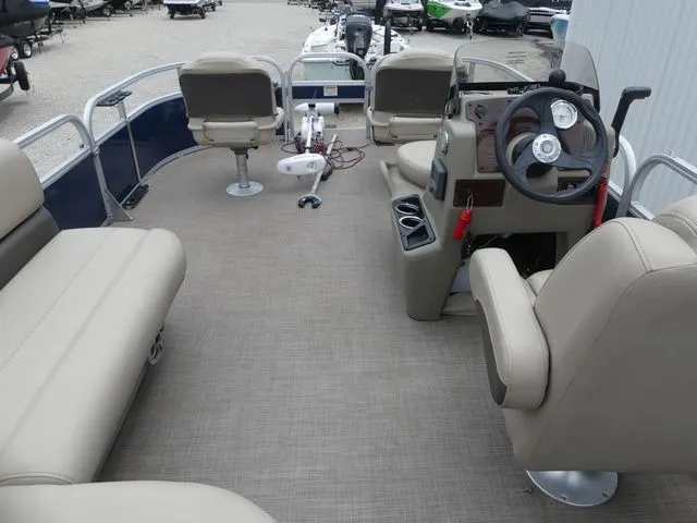 Slide: The Image of Sun Tracker Party Barge 20 DLX 2019 - 20