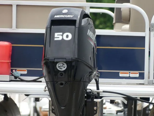 Slide: The Image of Sun Tracker Party Barge 20 DLX 2019 - 6