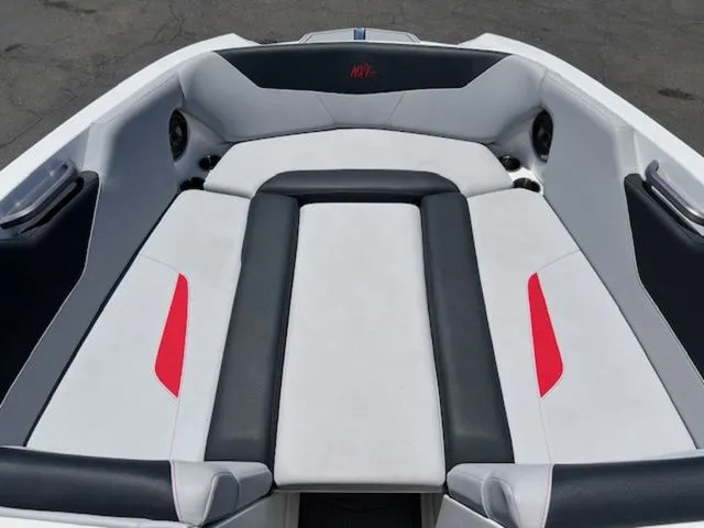 Slide: The Image of MasterCraft NXT24 2022 - 18