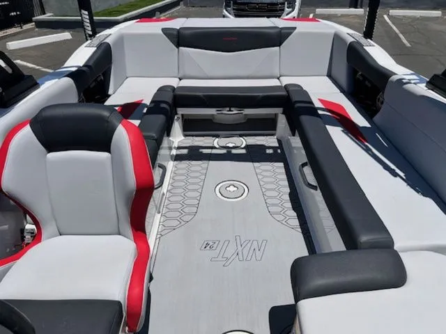 Slide: The Image of MasterCraft NXT24 2022 - 19