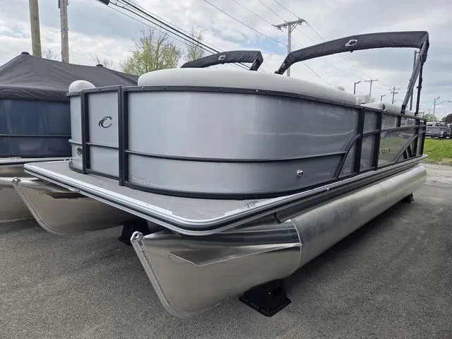 The Image of Crest Conquest SE 220 Cruise 2-Tube W/115Hp And Trailer 2026 - 1