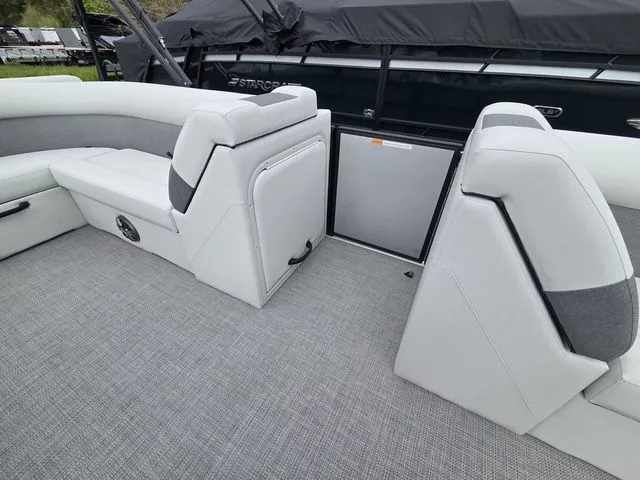 Slide: The Image of Crest Conquest SE 220 Cruise 2-Tube W/115Hp And Trailer 2026 - 10