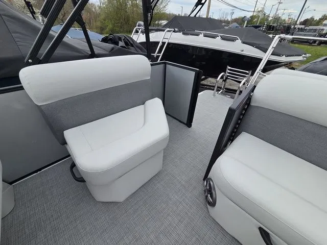 Slide: The Image of Crest Conquest SE 220 Cruise 2-Tube W/115Hp And Trailer 2026 - 12
