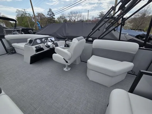 Slide: The Image of Crest Conquest SE 220 Cruise 2-Tube W/115Hp And Trailer 2026 - 17
