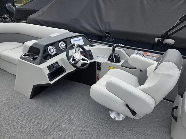 Slide: The Image of Crest Conquest SE 220 Cruise 2-Tube W/115Hp And Trailer 2026 - 18