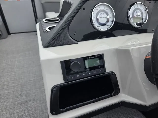Slide: The Image of Crest Conquest SE 220 Cruise 2-Tube W/115Hp And Trailer 2026 - 20