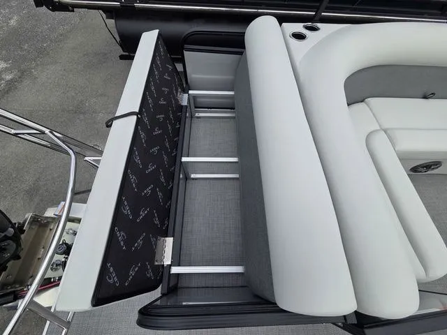 Slide: The Image of Crest Conquest SE 220 Cruise 2-Tube W/115Hp And Trailer 2026 - 27