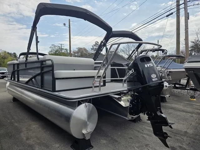 Slide: The Image of Crest Conquest SE 220 Cruise 2-Tube W/115Hp And Trailer 2026 - 4