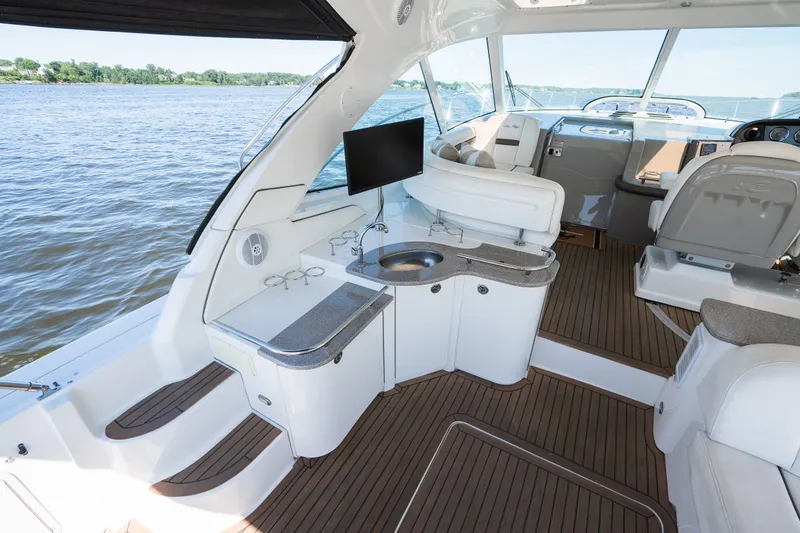 Slide: The Image of Sea Ray 48 2005 - 17