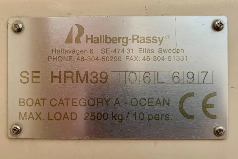 Slide: The Image of Plaque of 1997 Hallberg-Rassy 39, boat category A-Ocean, max load 2500 kg. - 30