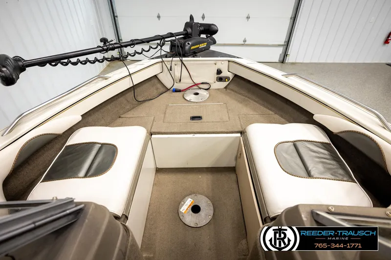 Slide: The Image of 2004 Crestliner 2050 Sportfish boat interior with seating and trolling motor. - 23