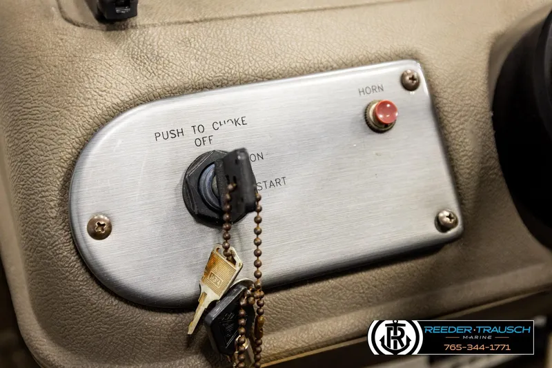 Slide: The Image of Dashboard of a 2004 Crestliner 2050 Sportfish boat with ignition and horn button. - 29