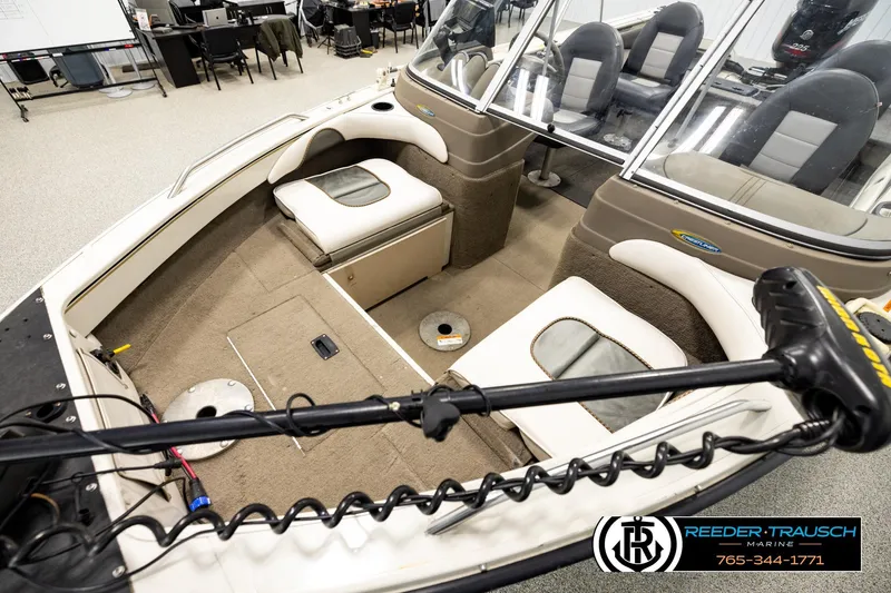 Slide: The Image of 2004 Crestliner 2050 Sportfish boat interior with seating and steering console. - 9
