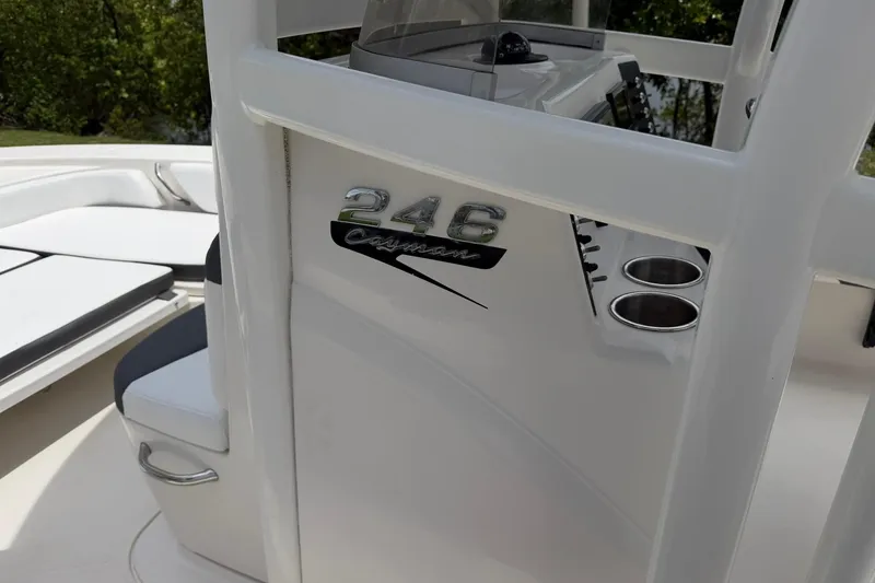 Slide: The Image of 2015 Robalo 246 Cayman boat console with logo and cup holders. - 17