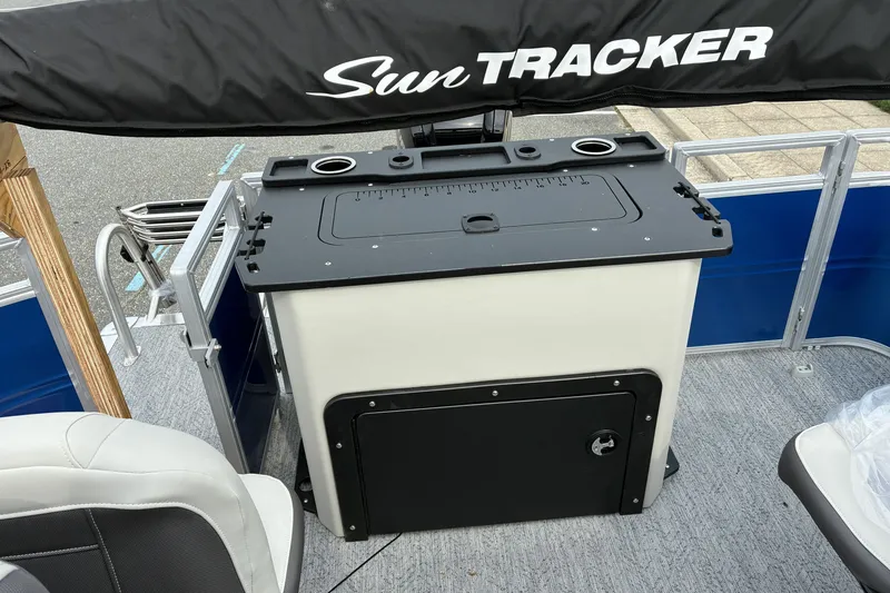 Slide: The Image of 2026 Sun Tracker Fishin' Barge 20 DLX boat interior with fishing station and seating. - 16