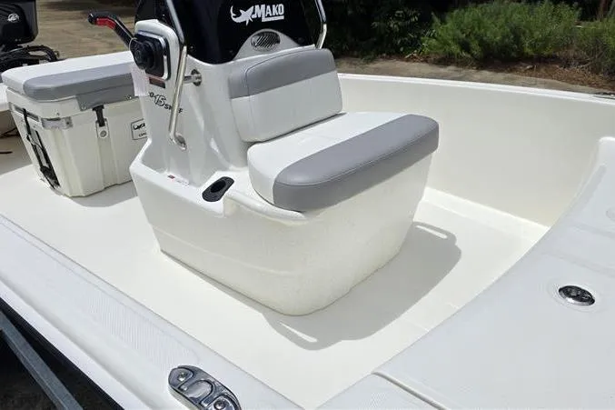 Slide: The Image of 2026 Mako Pro Skiff 15 CC boat interior with seating and console details. - 9