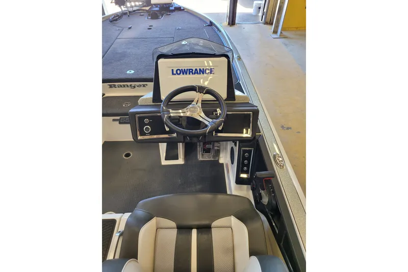 Slide: The Image of 2023 Ranger Z521R boat cockpit with Lowrance electronics and modern steering wheel. - 18
