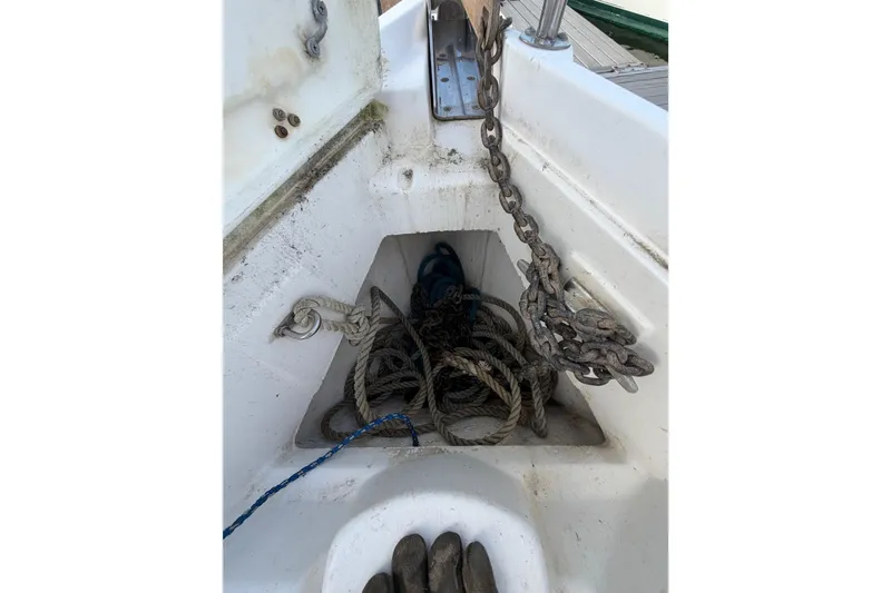 Slide: The Image of Anchor chain and ropes in a 2000 Hunter 310 sailboat compartment. - 27