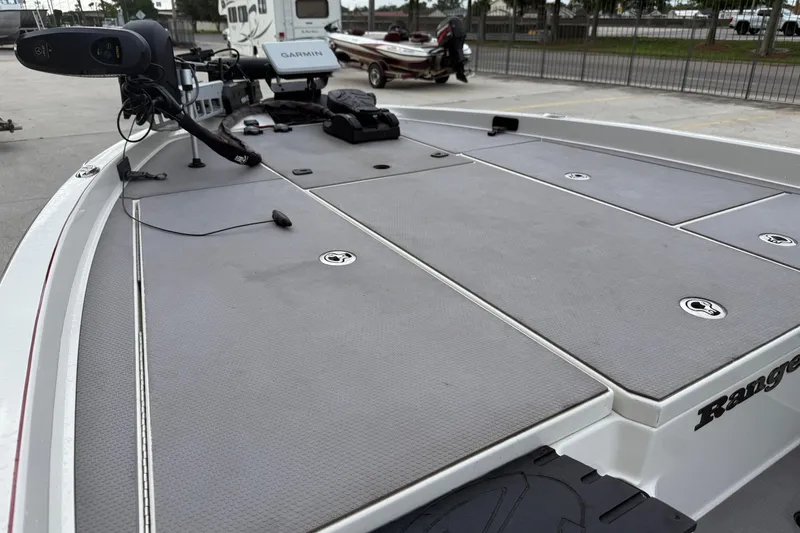Slide: The Image of 2016 Ranger Z518C Intracoastal boat deck with fishing equipment and Garmin device. - 12