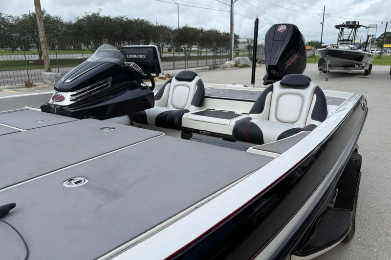 Slide: The Image of 2016 Ranger Z518C Intracoastal boat with seating and Lowrance equipment, parked outdoors. - 9