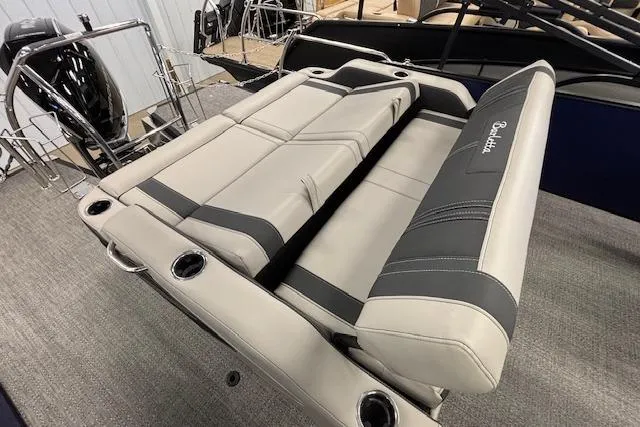 Slide: The Image of 2026 Barletta Corsa 23UC boat interior with luxurious seating and cup holders. - 18